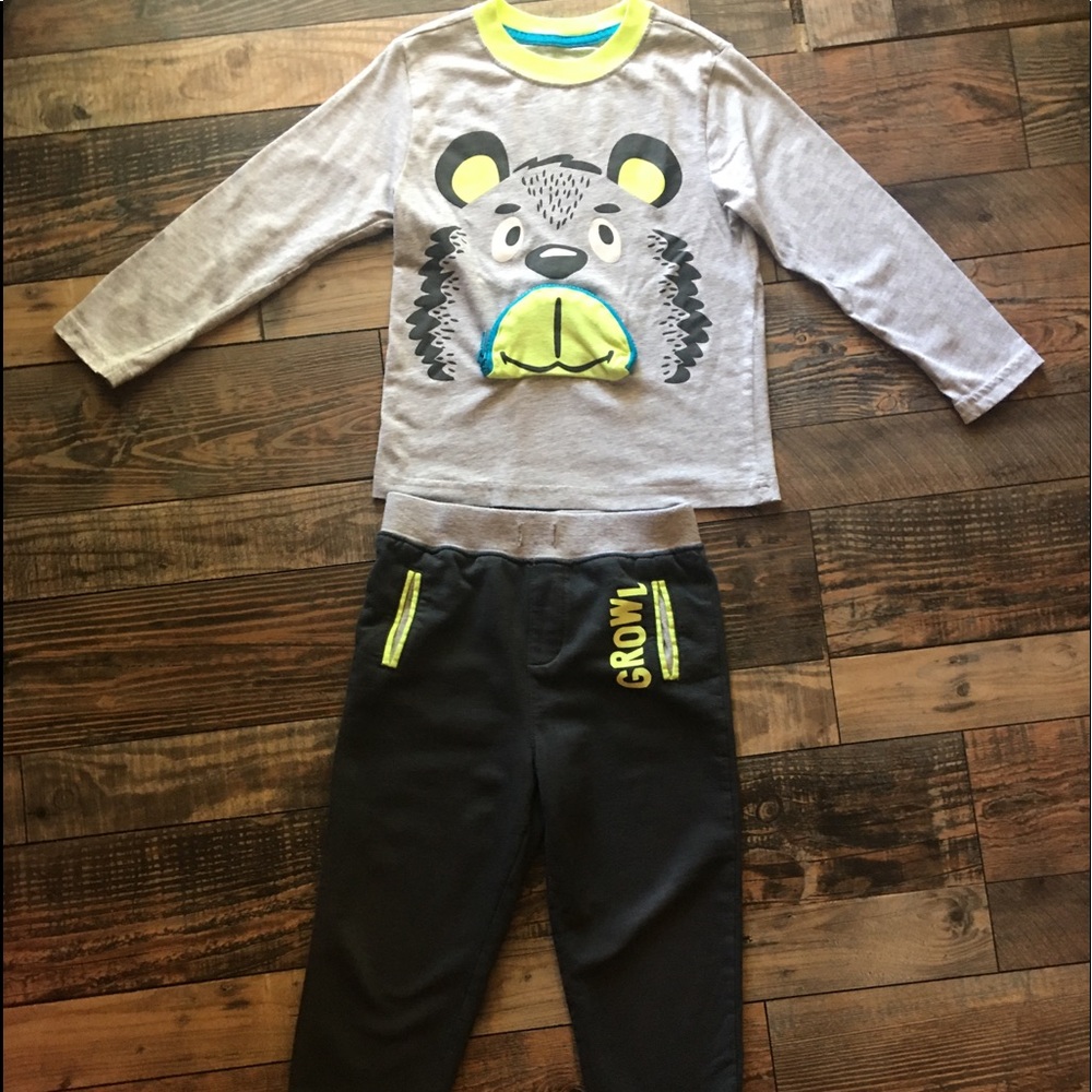 🤑2 for $20🤑 
Boy’s Growl Outfit